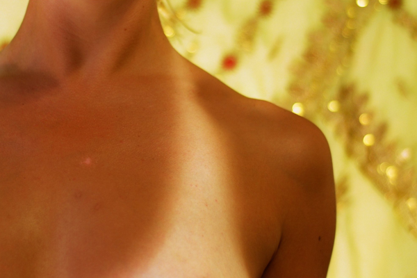 5 Easy Ways to Get Rid of Weird Tan Lines, Fast