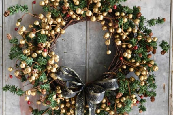 DIY Foraged Holiday Wreath image 1